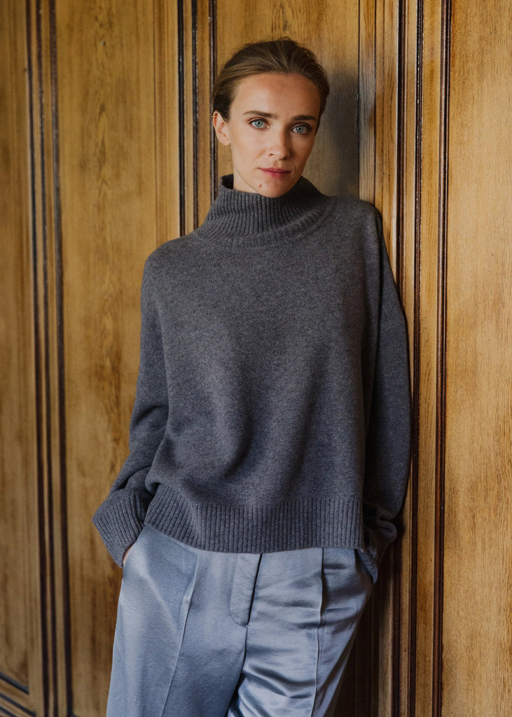 Zenggi Oversized Turtle Neck in Grey