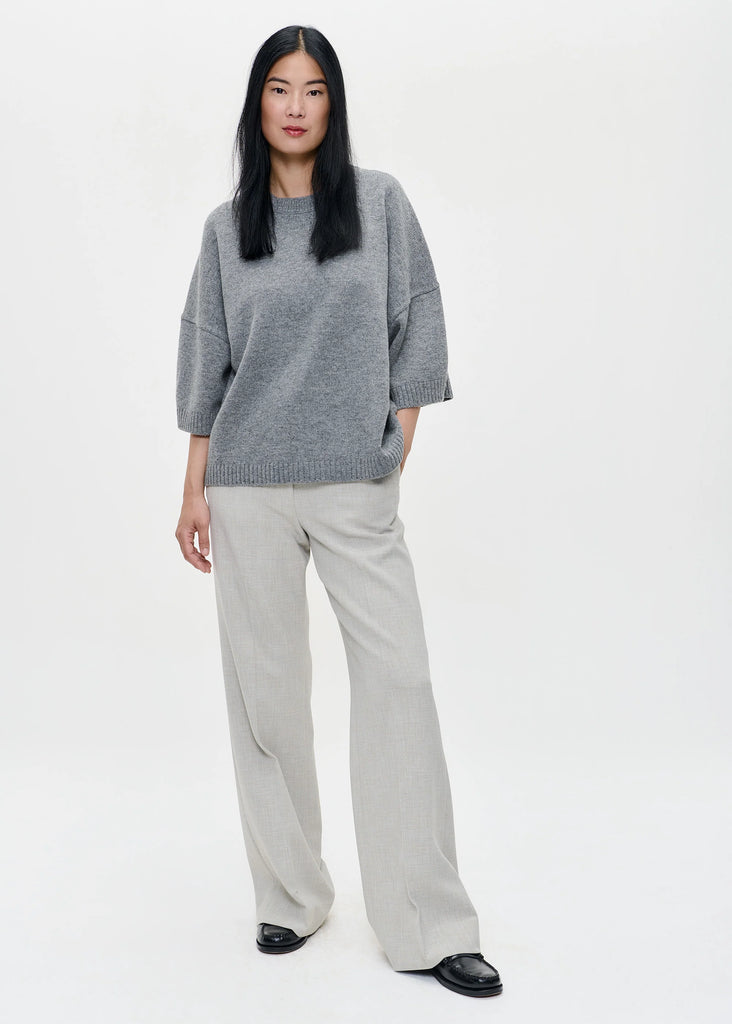 Zenggi Relaxed Round Neck Short Sleeve in Grey