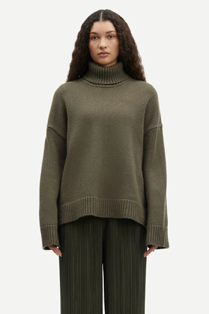 Samsoe Keik Turtleneck in Khaki