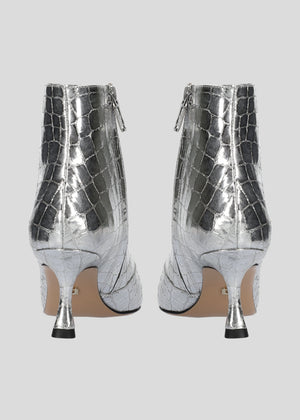 Lola Cruz Botines Jazmine in Silver