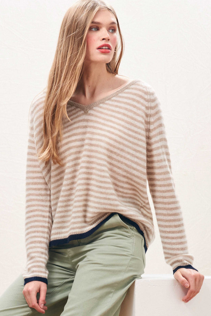 Jumper 1234 Tipped Little Stripe Vee in Light Brown