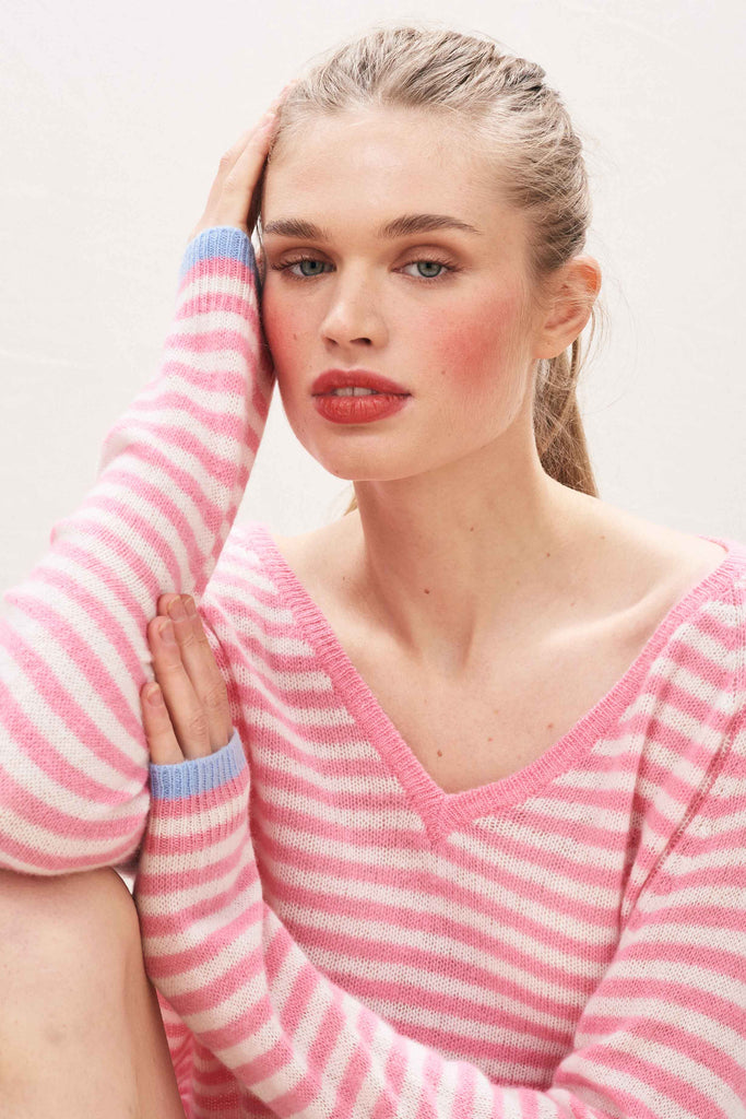 Jumper 1234 Tipped Little Stripe Vee in Pink
