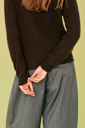 Jumper 1234 Heavy Distressed Crew in Dark Brown